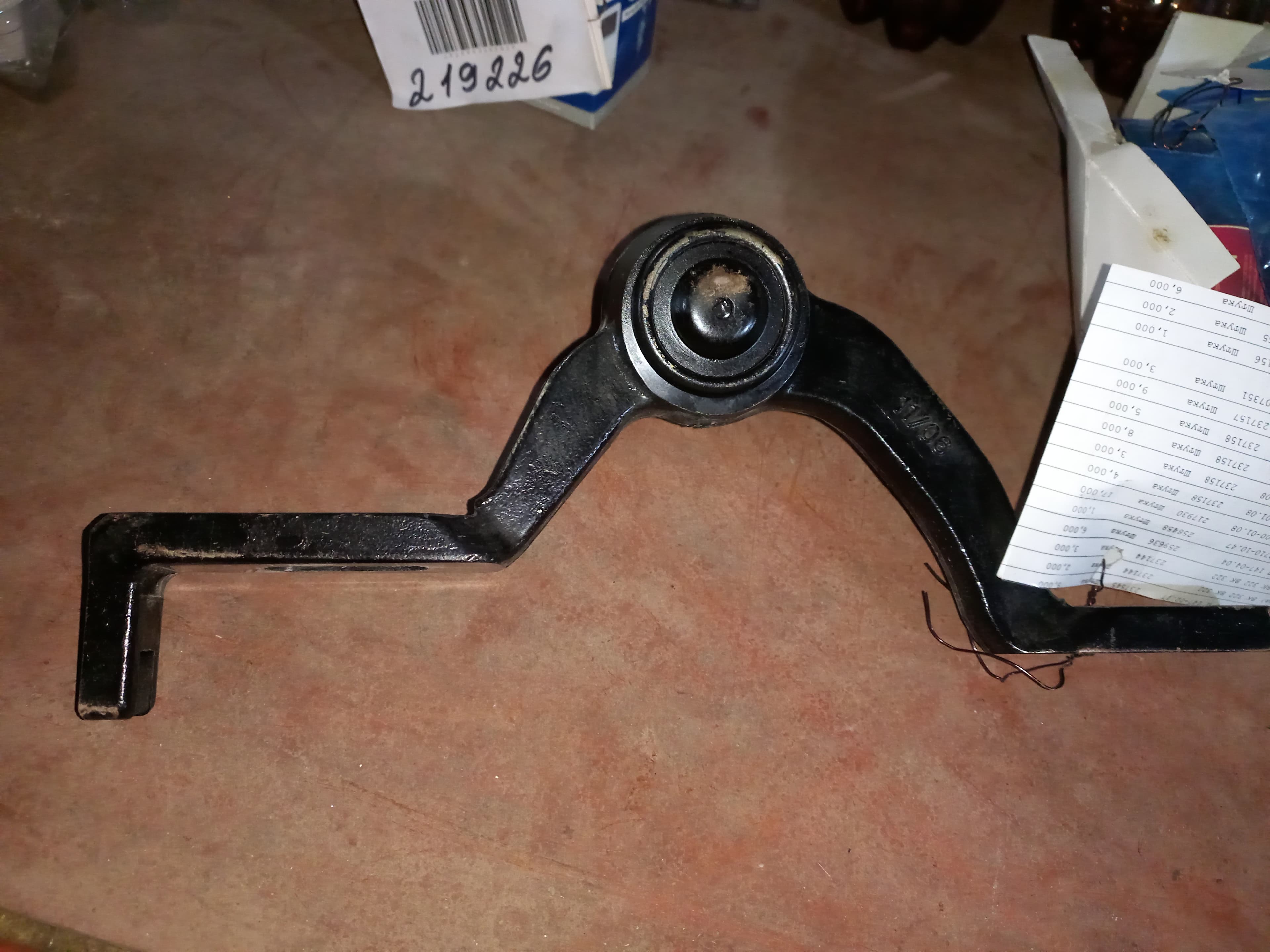 Рычаг передней подвески TOYOTA 48601-39025
