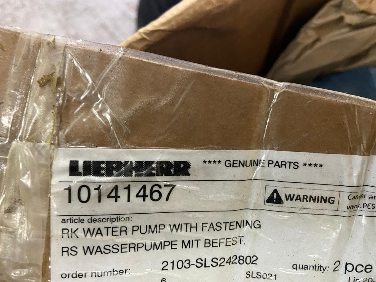 Помпа (RK Water Pump with Fastening) для liebher